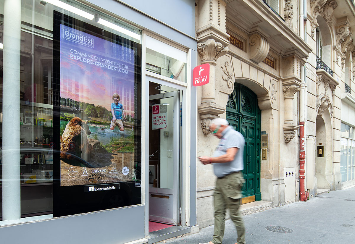 Ecran CATCH - Paris - Dans la vitrine Mondial Relay